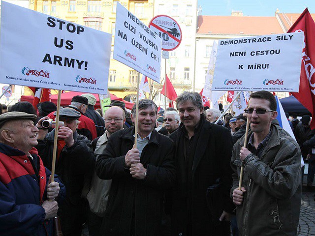 Жителите на Прага излизат на протест срещу политиката на НАТО