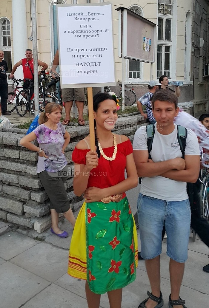 В Пловдив се изви хоро напук на еничарите!!! В Пловдив се изви хоро напук на еничарите!!!