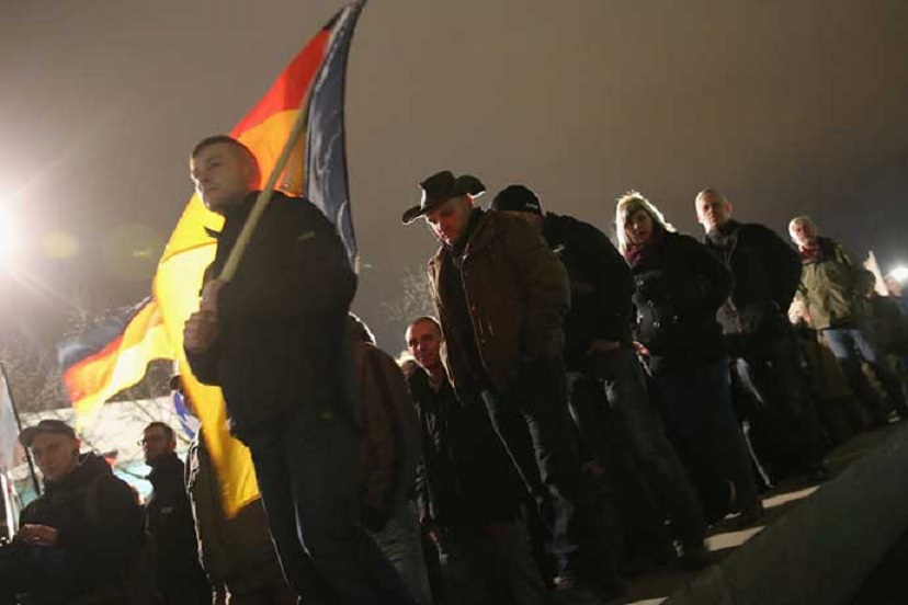В Германия над 10 хиляди се записаха в Народни Отряди срещу терора на Мигрантите!